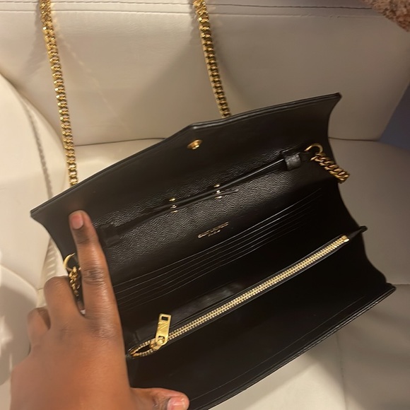 Saint Laurent
Monogramme Large Grain de Poudre Wallet on Chain - Picture 3 of 4